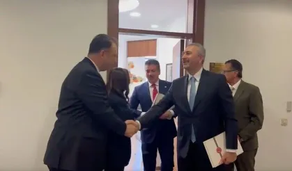 AK Parti heyeti, CHP Grubu ile görüştü