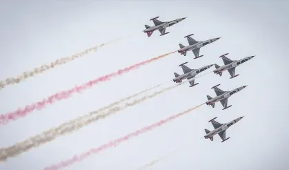 Gökyüzünde nefes kesen anlar