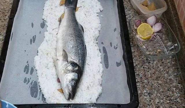30 yıllık balıkçı pişirme sırrını açıkladı! Bu yöntemle balık çıtır çıtır oluyor..