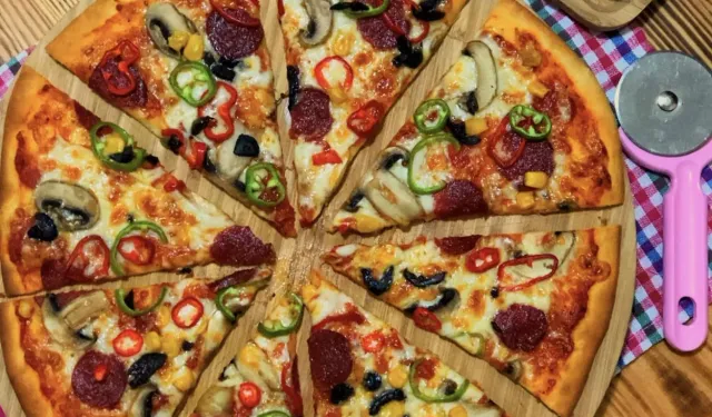 En Güzel Pizza Tarifi: Evde Kolayca Yapabileceğiniz Nefis Lezzet