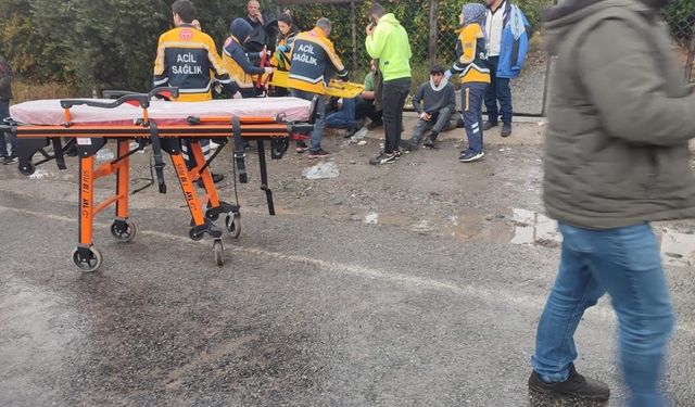 Hatay’da feci kaza! İşçi servisiyle hafriyat kamyonu çarpıştı: 9 yaralı