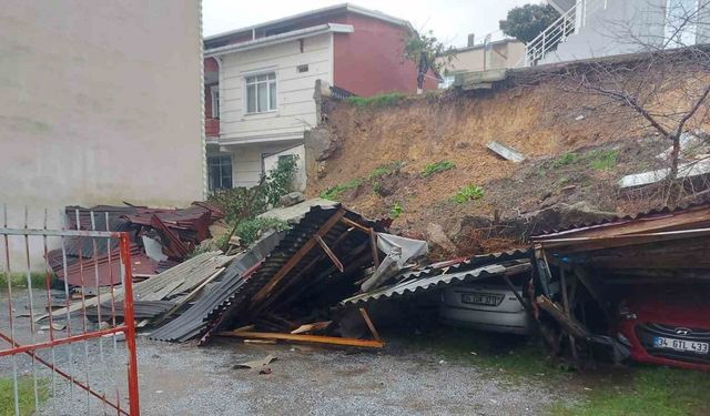 Sarıyer’de istinat duvarı çöktü: 4 araçta hasar oluştu, 1 bina boşaltıldı