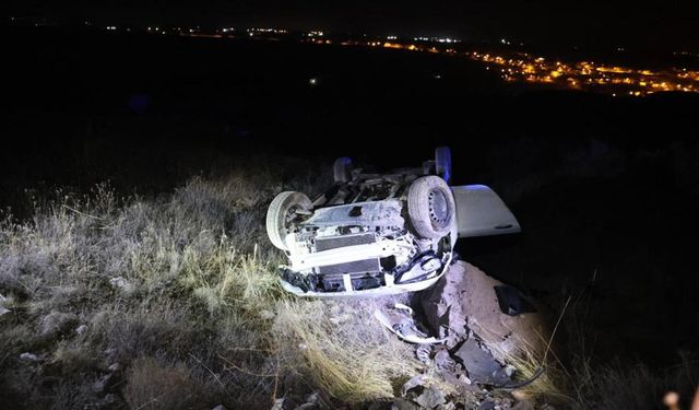 Takla atan araç ters döndü, sürücünün burnu bile kanamadı