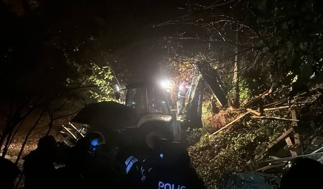 Zonguldak'ta üst üste heyelan! 2 kişi göçük altında 14 evden 42 kişi çıkarıldı