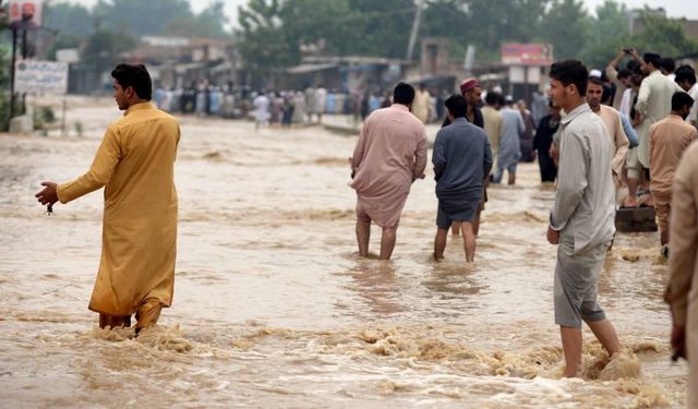 Eriyen buzulların gölgesinde: Pakistan’da köyler yok oluyor