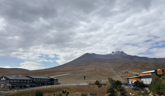 Erciyes'e mevsimin ilk karı düştü