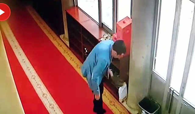 İzmir'de cami ayakkabı hırsızlığı güvenlik kamerasına yansıdı