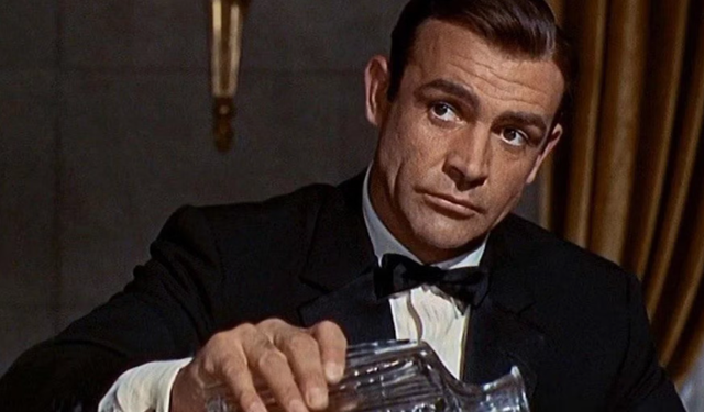 Sean Connery, James Bond serisinde su altı sahnesinde büyük korku yaşadığını anlattı
