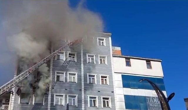 Kars'ta 7 katlı otelde yangın