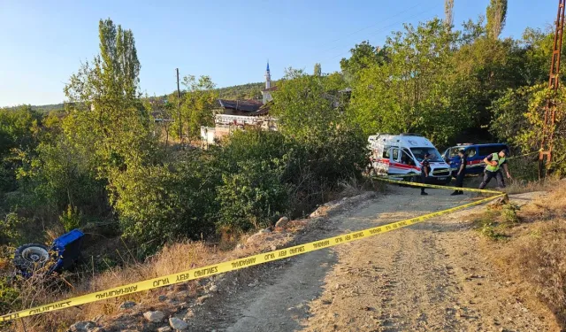 Bilecik'te traktör şarampole devrildi: Sürücü feci şekilde can verdi