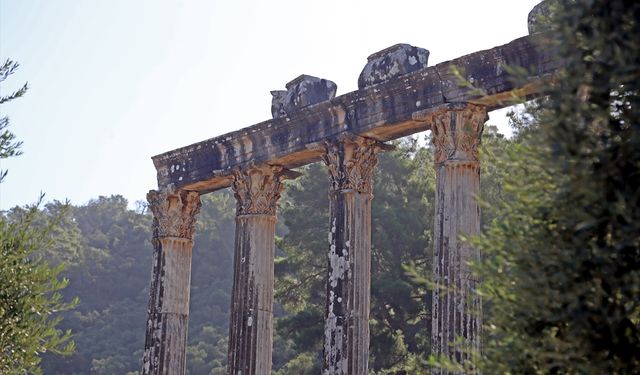 Euromos Antik Kenti'nin tiyatrosu yeniden ayağa kaldırılıyor