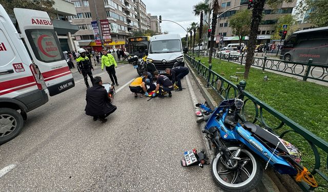 Bursa'da kamyonetle çarpışan motosiklet sürücüsü yaralandı