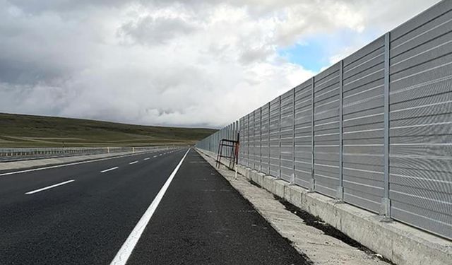 Aktaş Gölü'nün çevresi, göçmen kuşlar için ses bariyerleriyle kapatılıyor