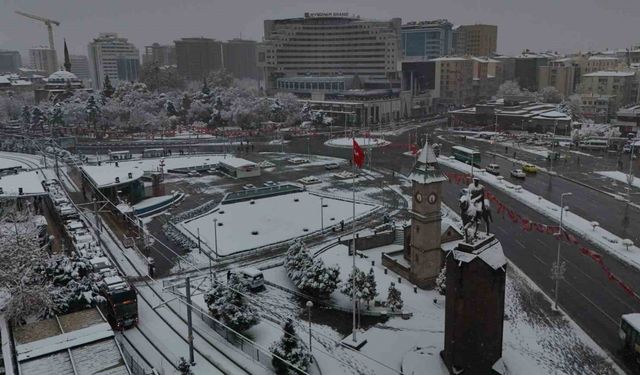 Kayseri’de eğitime kar engeli