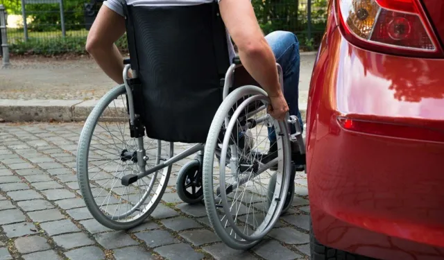 Fethiye'de engelli bireyler, deniz kenarında düzenlenen etkinlikte eğlendi