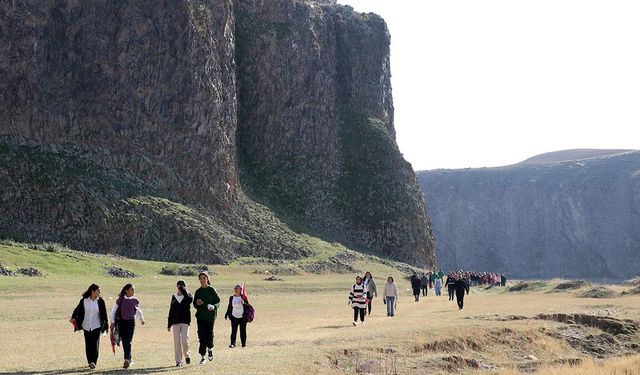 Ağrı'da tarihi ve doğal güzellikler turistlerin rotasında