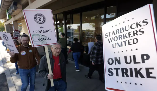 ABD Starbucks çalışanlarının grevi yayıldı! Yaklaşık 60 mağaza kapanıyor