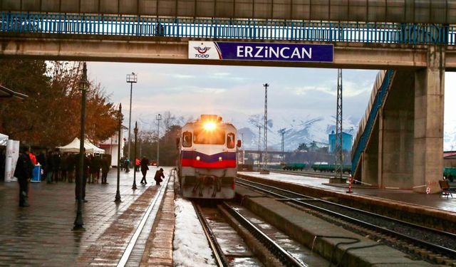 Turistik Doğu Ekspresi’ne Erzincan’da sıcak karşılama