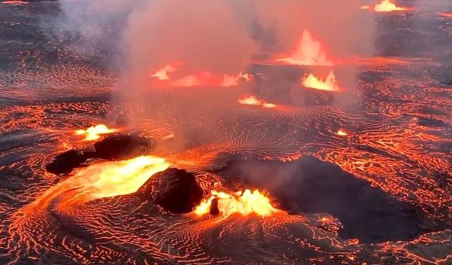 Hawaii'deki Kilauea Yanardağı faaliyete geçti