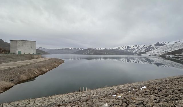 Yüksekova'da kuraklık alarmı: Barajda su seviyesi 20 metreye kadar düştü