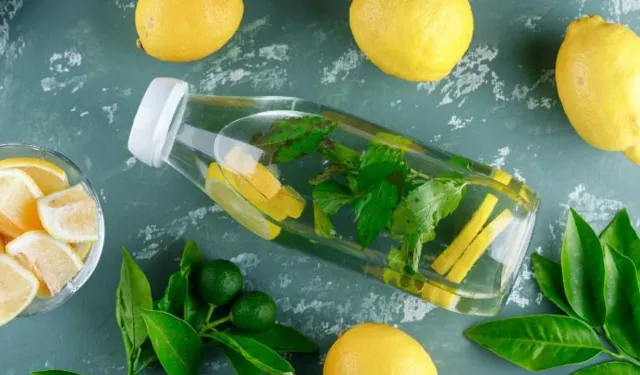 Sabahları Limonlu Su İçmenin Gerçekten Faydası Var mı?