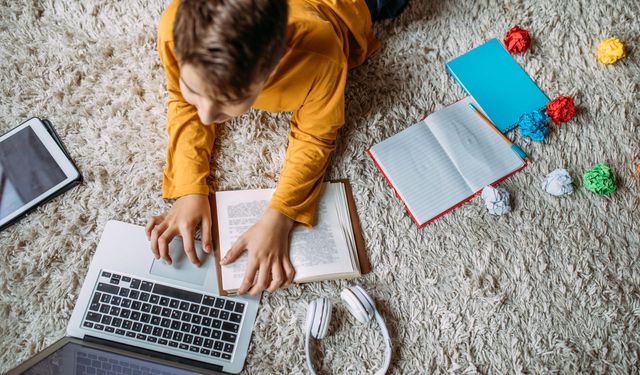 Uzaktan Eğitimle Gelen Değişim: Avantajlar, Dezavantajlar ve Çözüm Önerileri