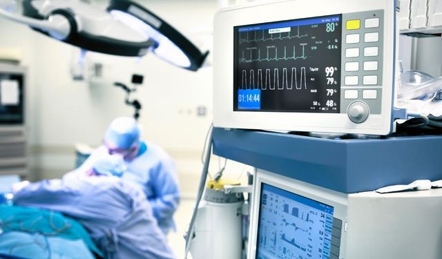 İran'da estetik operasyonlarda yaş sınırı 14'e düşürüldü!