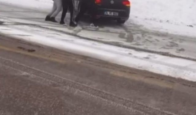 Yüzlerce araç Kartepe yolunda mahsur kaldı