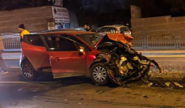 Makas ata ata 4 otomobili biçti, sonunda pert oldu