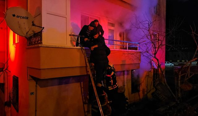 Çorum'da apartman yangını! 10 kişi ekiplerce kurtarıldı