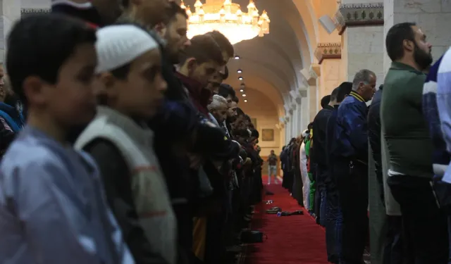 Halep'teki Emevi Camisi'nde, teravih namazı 12 yıl sonra ilk kez kılındı