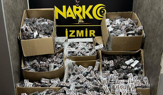 İzmir'de 275 bin 800 sentetik ecza hapı ele geçirildi