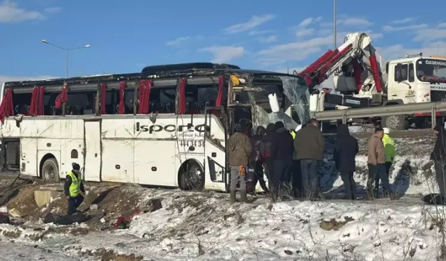 Afyonkarahisar'da yolcu otobüsü devrildi! Ölü ve yaralılar var