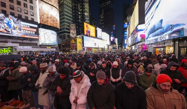 New York Times Meydanı’nda teravih namazı kılındı