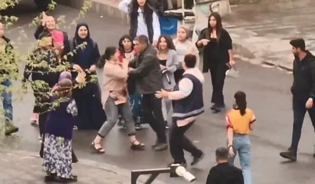 Adliye önünde tekmeli yumruklu kavga