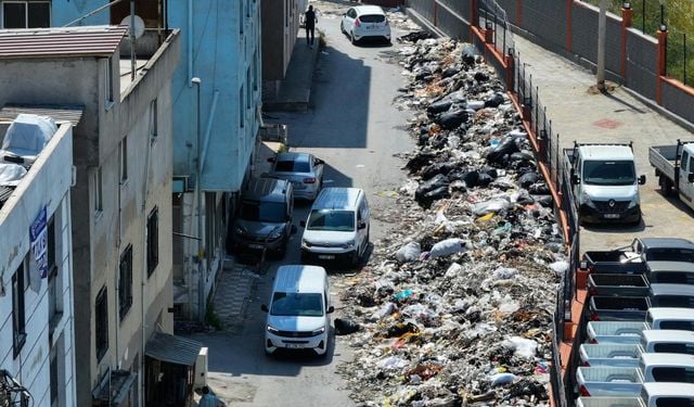 İzmir'de Ayakkabıcılar Sitesi'nde çöp dağları! CHP'li belediyeden açıklama
