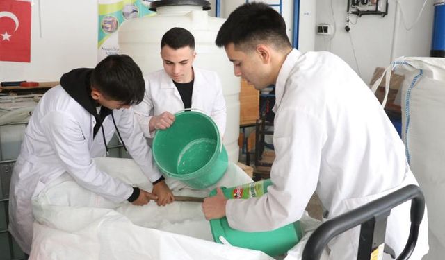Temizlik malzemesi üreten lise fabrika gibi üretken çalışıyor