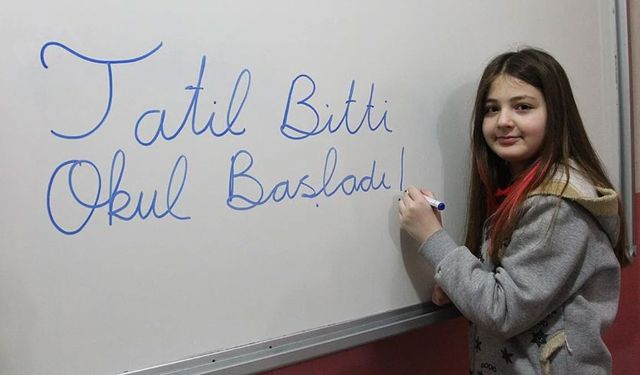 Okullarda ders zili bugün yeniden çaldı