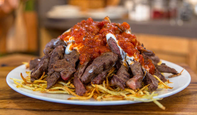 Çıtır patates, yumuşacık et! Çökertme Kebabı lezzeti evinizde...