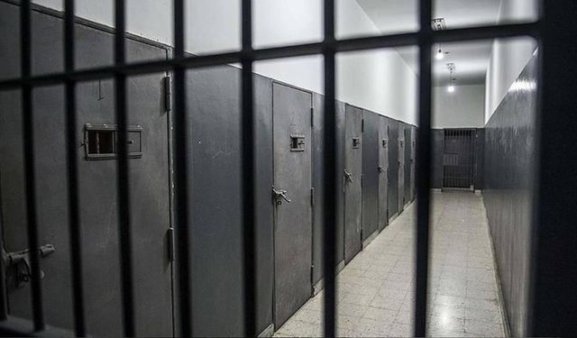 Almanya'da bir mahkumun kendisini ziyarete gelen eşini cezaevinde öldürdüğü iddia edildi