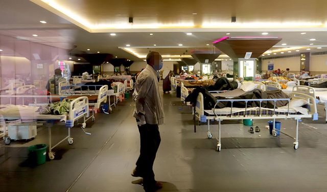 İçinde ölü kertenkele bulunan öğle yemeğinden zehirlenen 65 öğrenci hastaneye kaldırıldı
