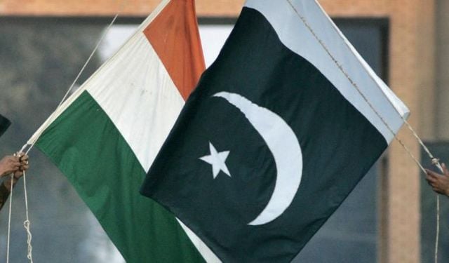 Hindistan, hava sahasını Pakistan'a ait uçuşlara kapattı
