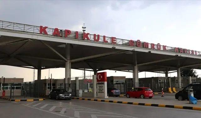 Edirne'deki sınır kapılarından tatil boyunca 404 bin 680 yolcu geçti