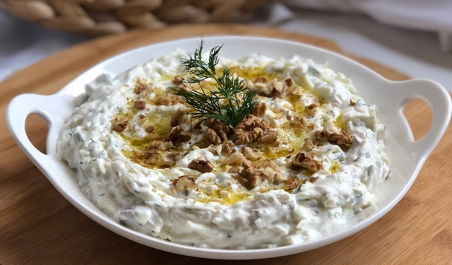Göze de damağa da hitap eden tarif! Yoğurtlu kereviz salatası