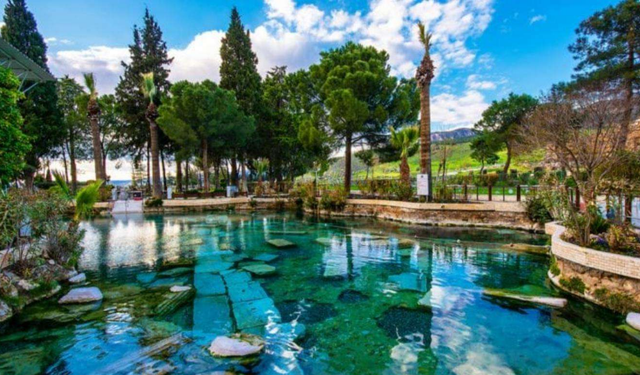 Kleopatra’nın havuzundan antik tiyatroya: Pamukkale
