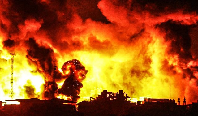 Soykırımcı İsrail ordusu Gazze'de deniz suyu arıtım tesisini bombaladı