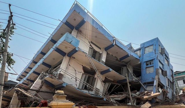 Myanmar'daki depremlerde can kaybı 3 bin 471'e çıktı