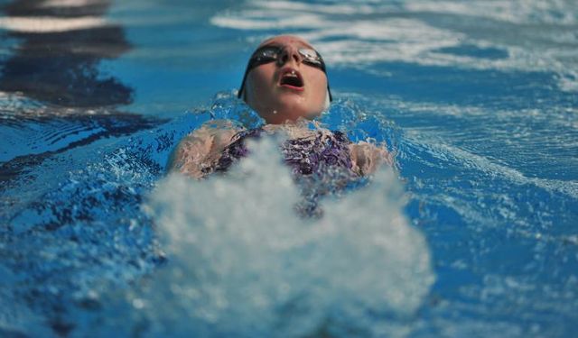Paralimpik mili yüzücü Esra Yüce dünya şampiyonu oldu