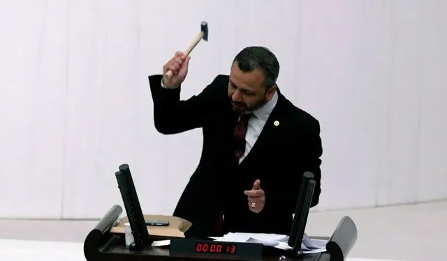 Meclis kürsüsünde çekiçli eylemin cezası belli oldu!