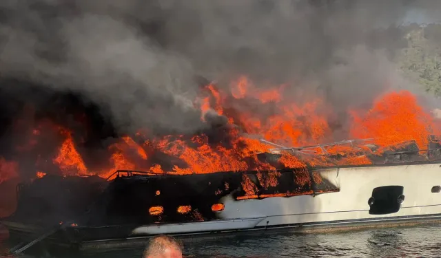 Muğla'da deniz üstünde bir motoryat ve 3 tekne alevlere teslim oldu